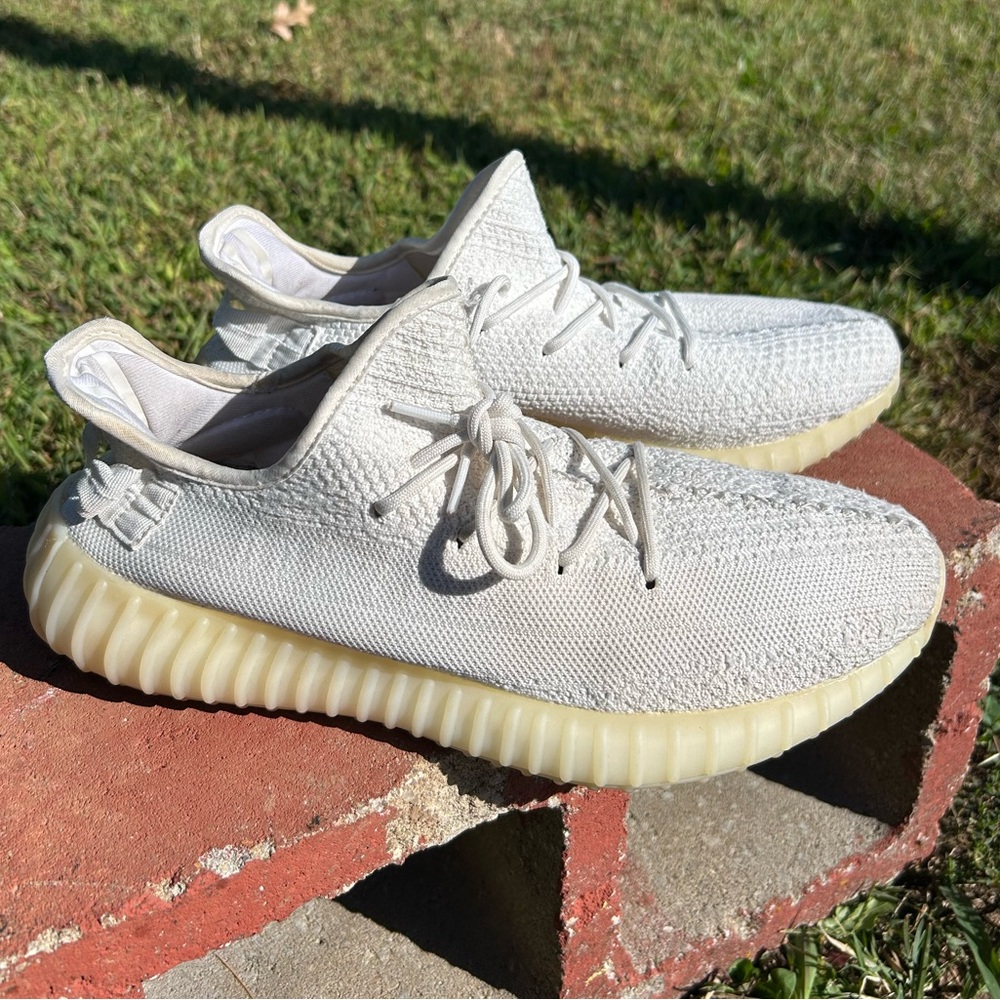 Adidas Yeezys white 350 V2 Men’s sz 9.5